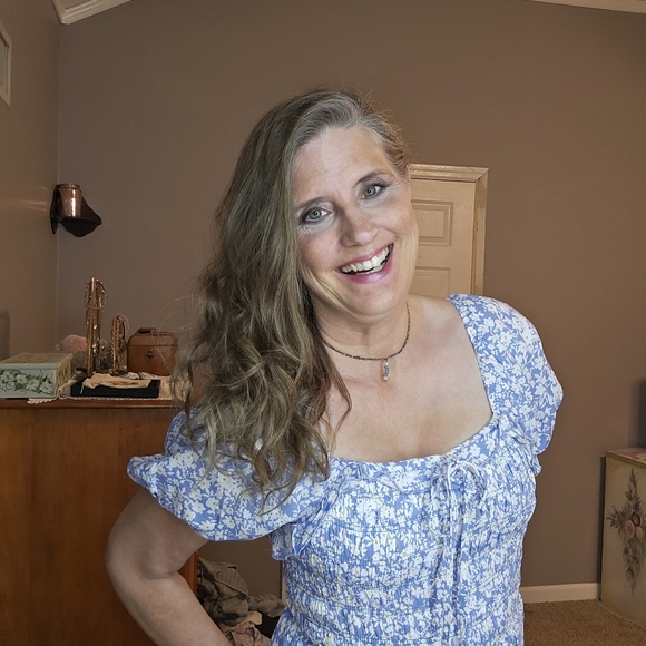 Meet your Posher, Lisa - Picture 4 of 7